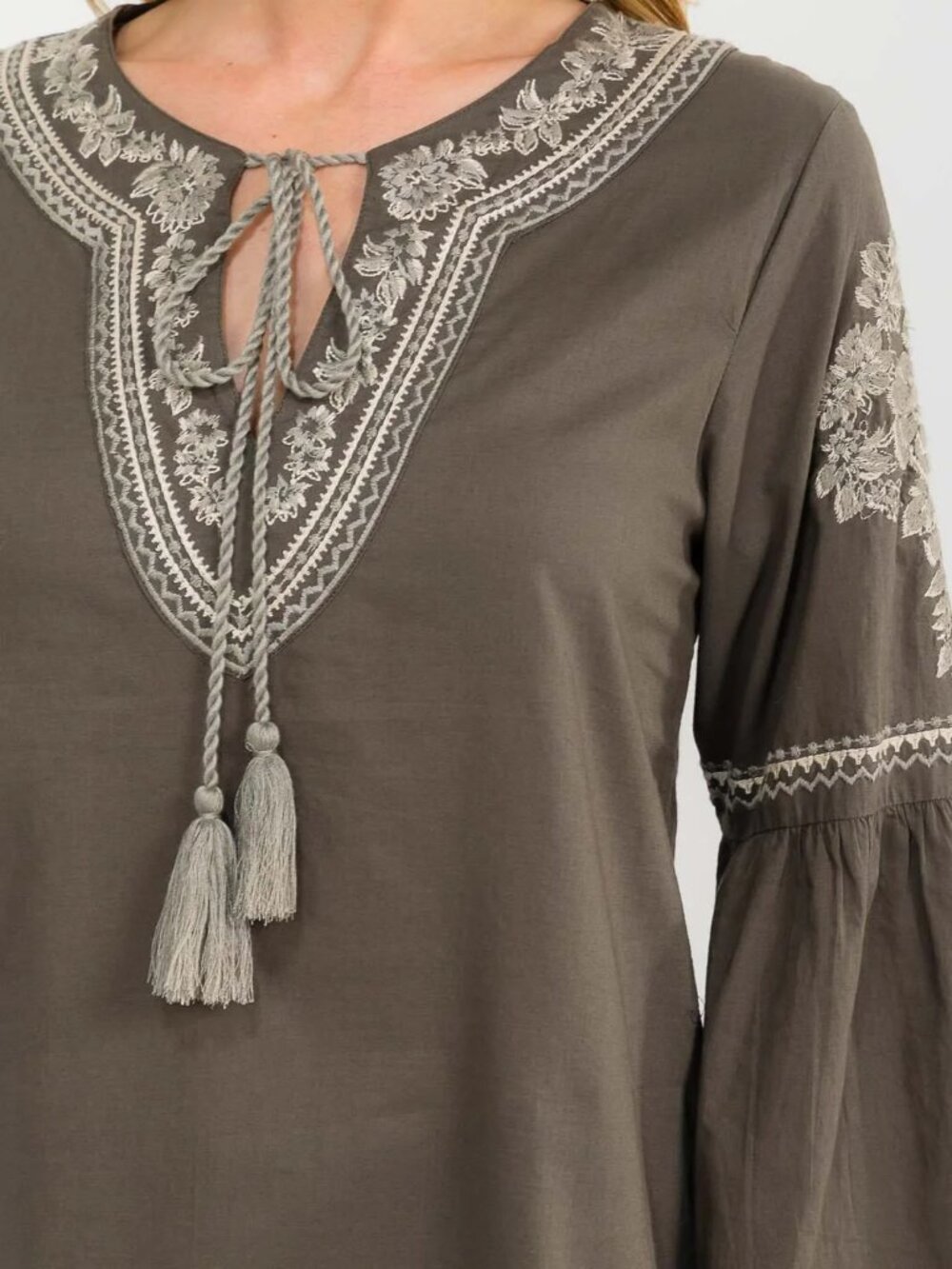 B40 BOHO LONG BELL SLEEVE V-NECK EMBROIDERY DETAILED TUNIC BLOUSE Grey NEW - Picture 3 of 4
